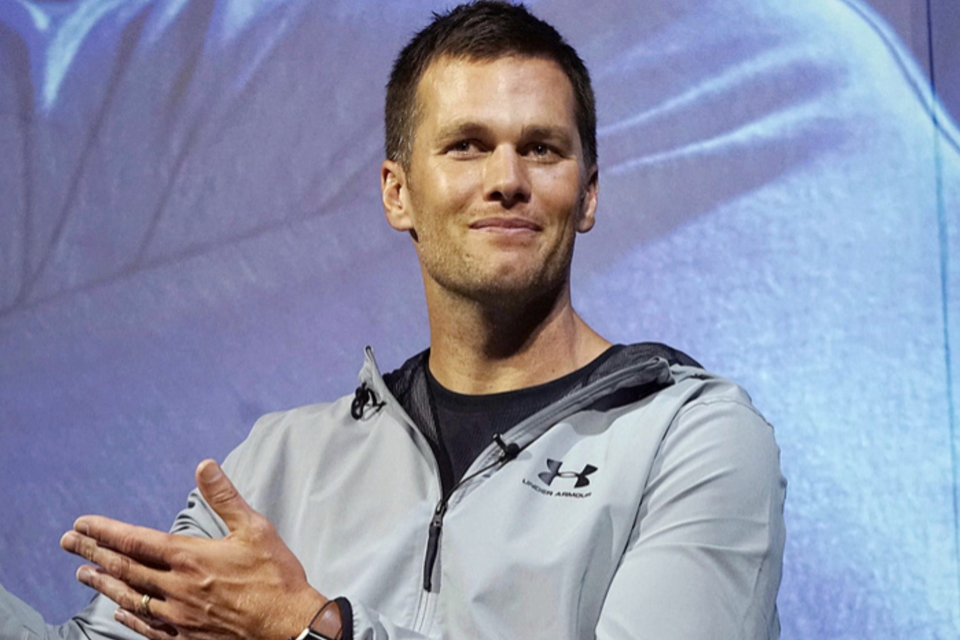 Tom Brady's shirtless sprints raise eyebrows, proves he's in top shape