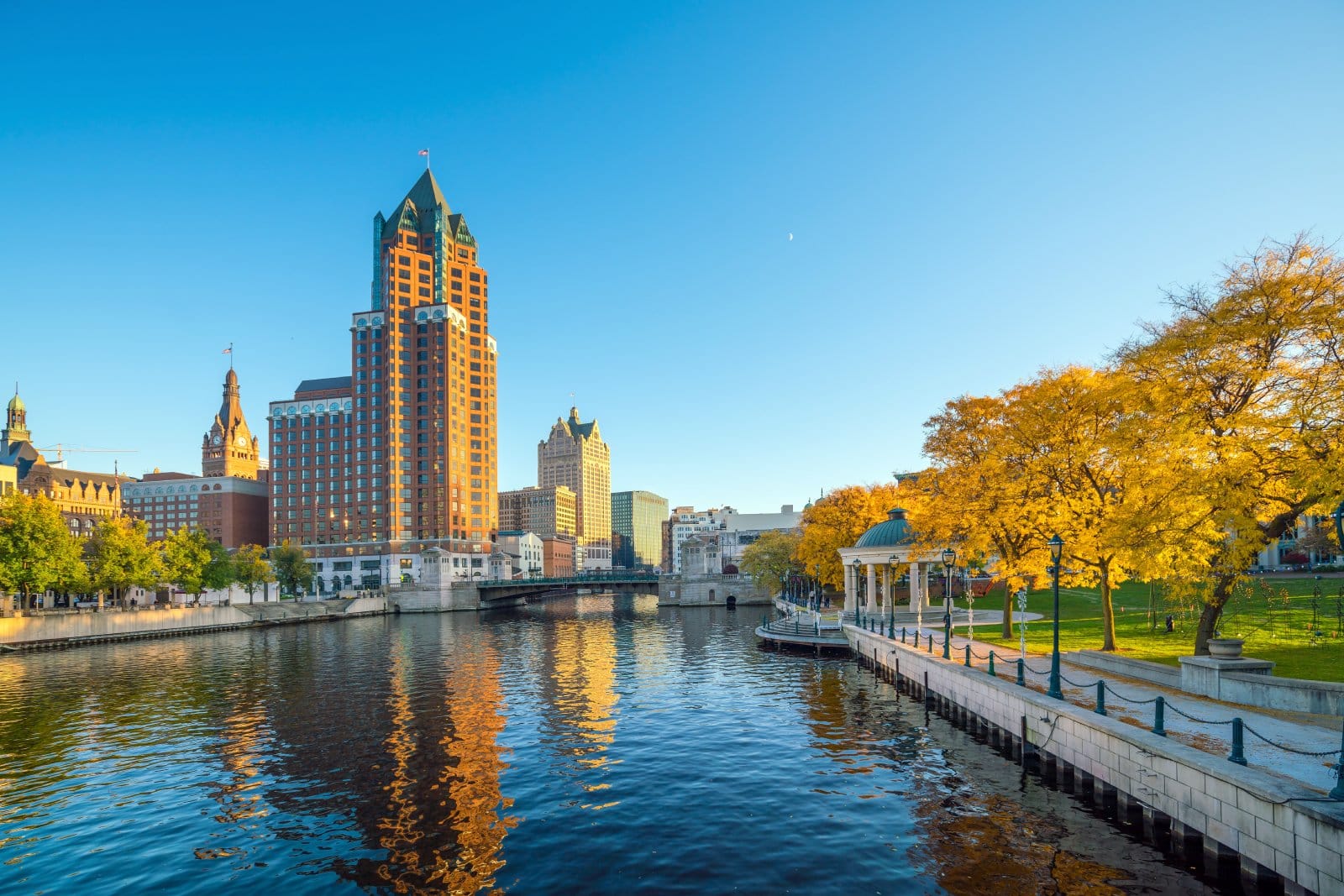 Image Credit: Shutterstock / f11photo <p>Hey there, cheeseheads! Wisconsin is the place to be for all things dairy, with cheese curds, beer brats, and cheese-filled everything on the menu. Wash it all down with a cold pint of local craft beer, and you’ve got yourself a Midwestern feast fit for a king. So what are you waiting for? Dig in!</p>