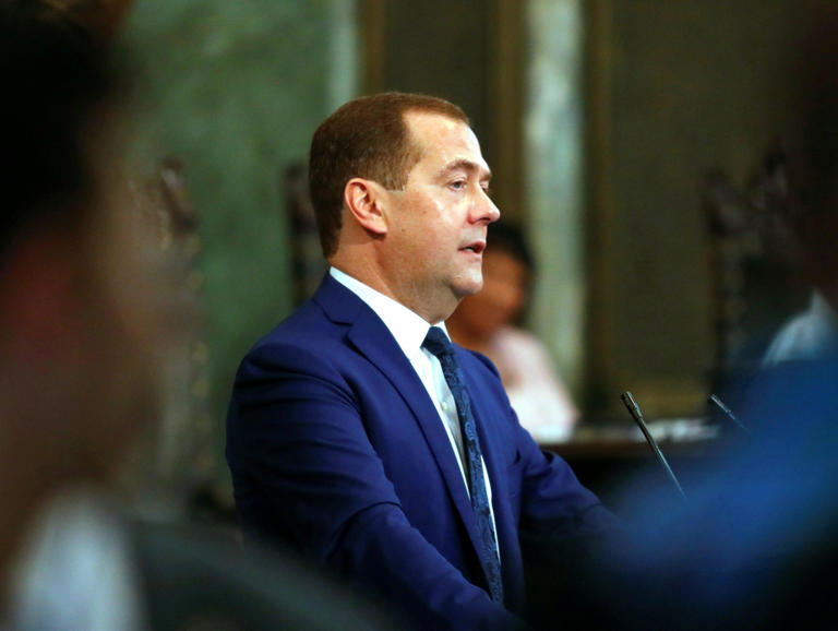 Medvedev, 'l'Occidente ha deciso di eliminare Zelensky'