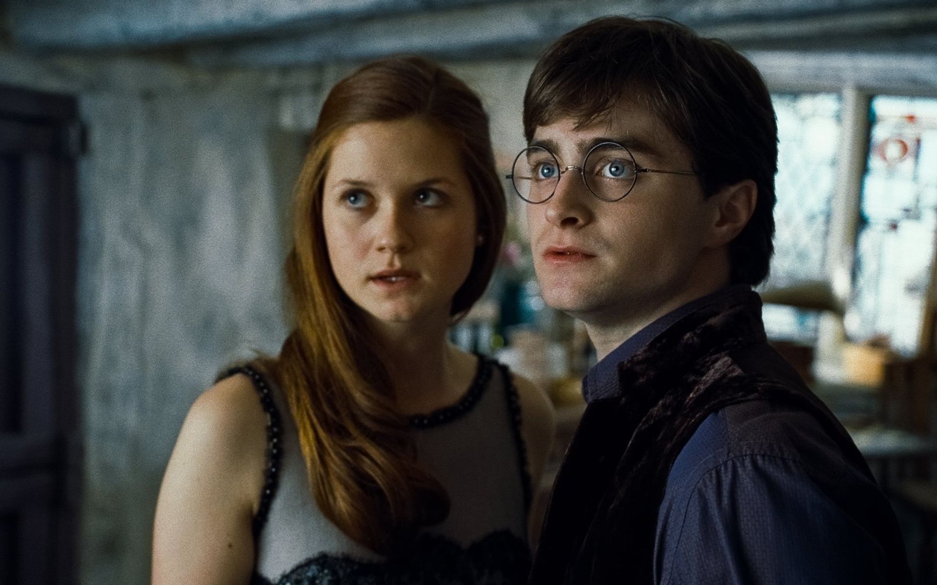 <p>Zunächst ist sie für ihn nur die kleine Schwester seines besten Freundes: Doch im Lauf der Zeit entwickelt Harry Potter mehr als nur brüderliche Gefühle für Ginny Weasley (Bonnie Wright).</p>