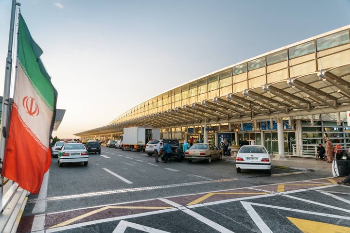 bandara internasional di ibu kota iran ditutup akibat serangan israel