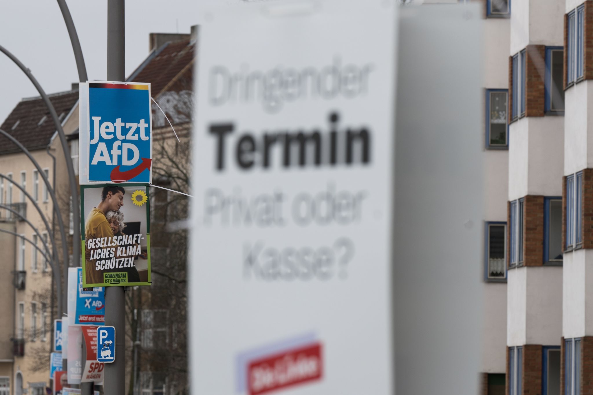 parteien wollen zur europawahl 100.000 plakate aufhängen