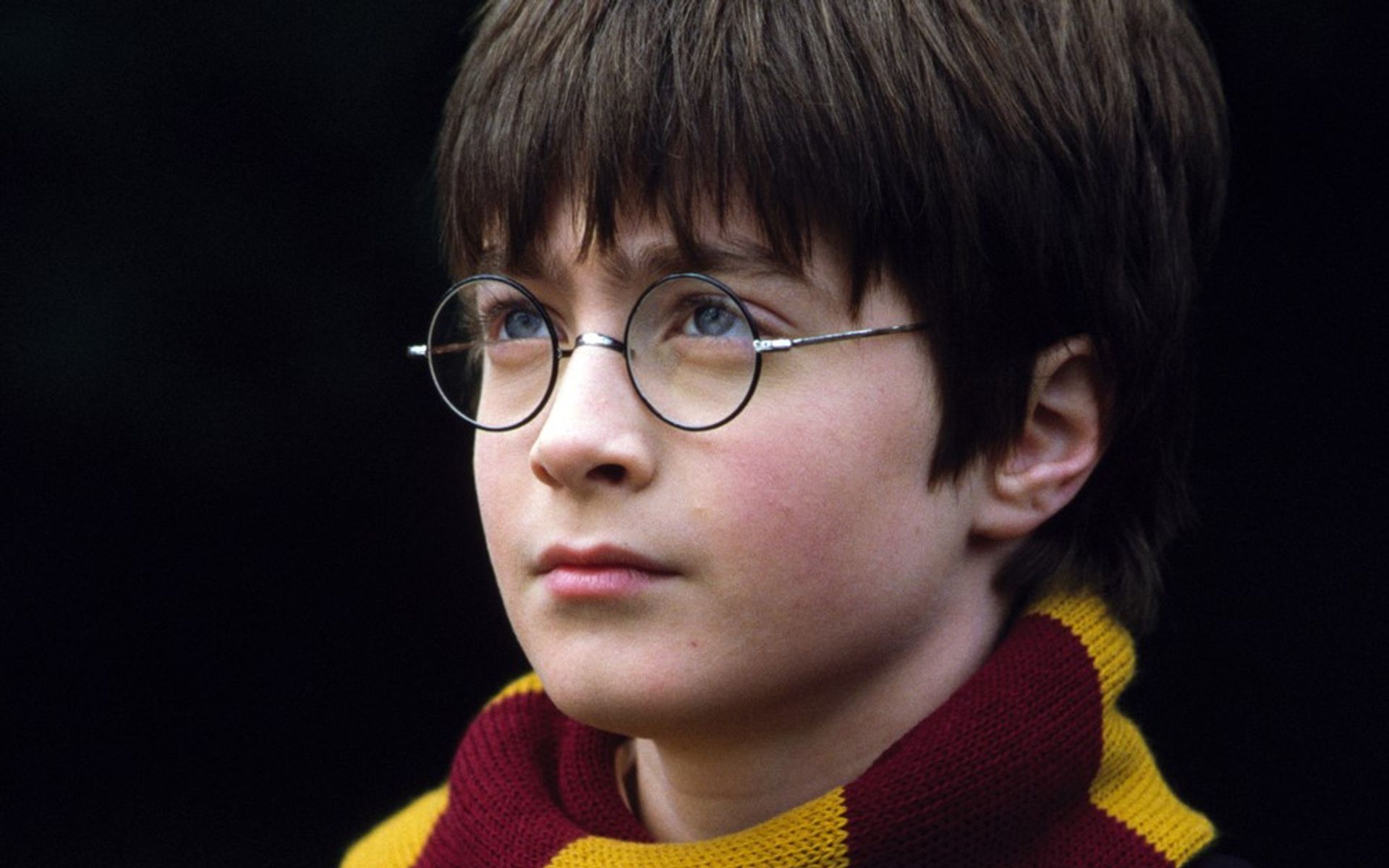 <p>Produzent David Heyman persönlich bat Daniel Radcliffe im Jahr 2000, für die Rolle des Harry Potter vorzusprechen. Er hatte den damals Zehnjährigen in der BBC-Verfilmung des Charles-Dickens-Roman "David Copperfield" gesehen. Auch Regisseur Chris Columbus wusste sofort: "Das ist Harry Potter!"</p>