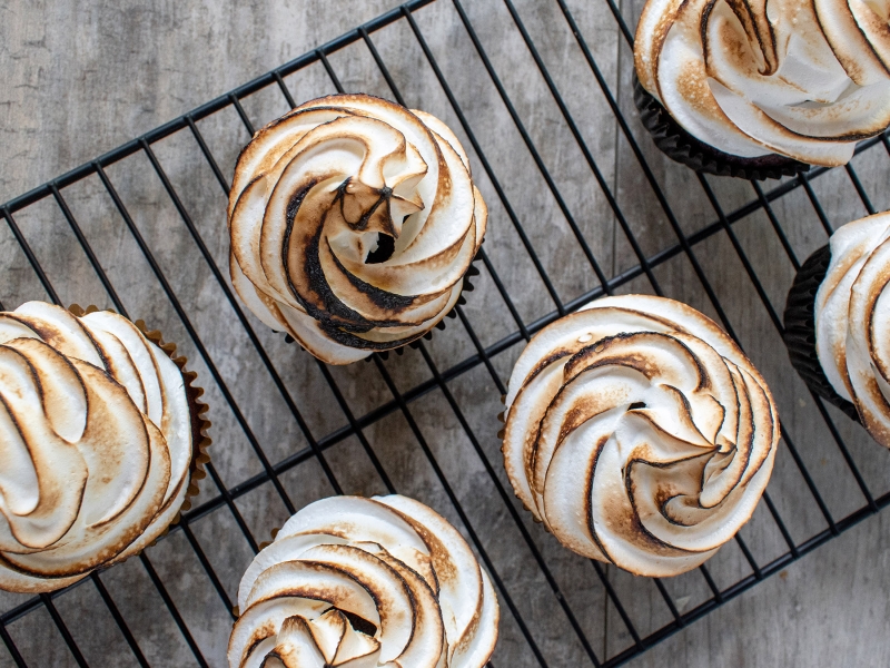 food-redakteurin elisabeth tatter: mein rezept der woche – rhabarber-baiser-muffins