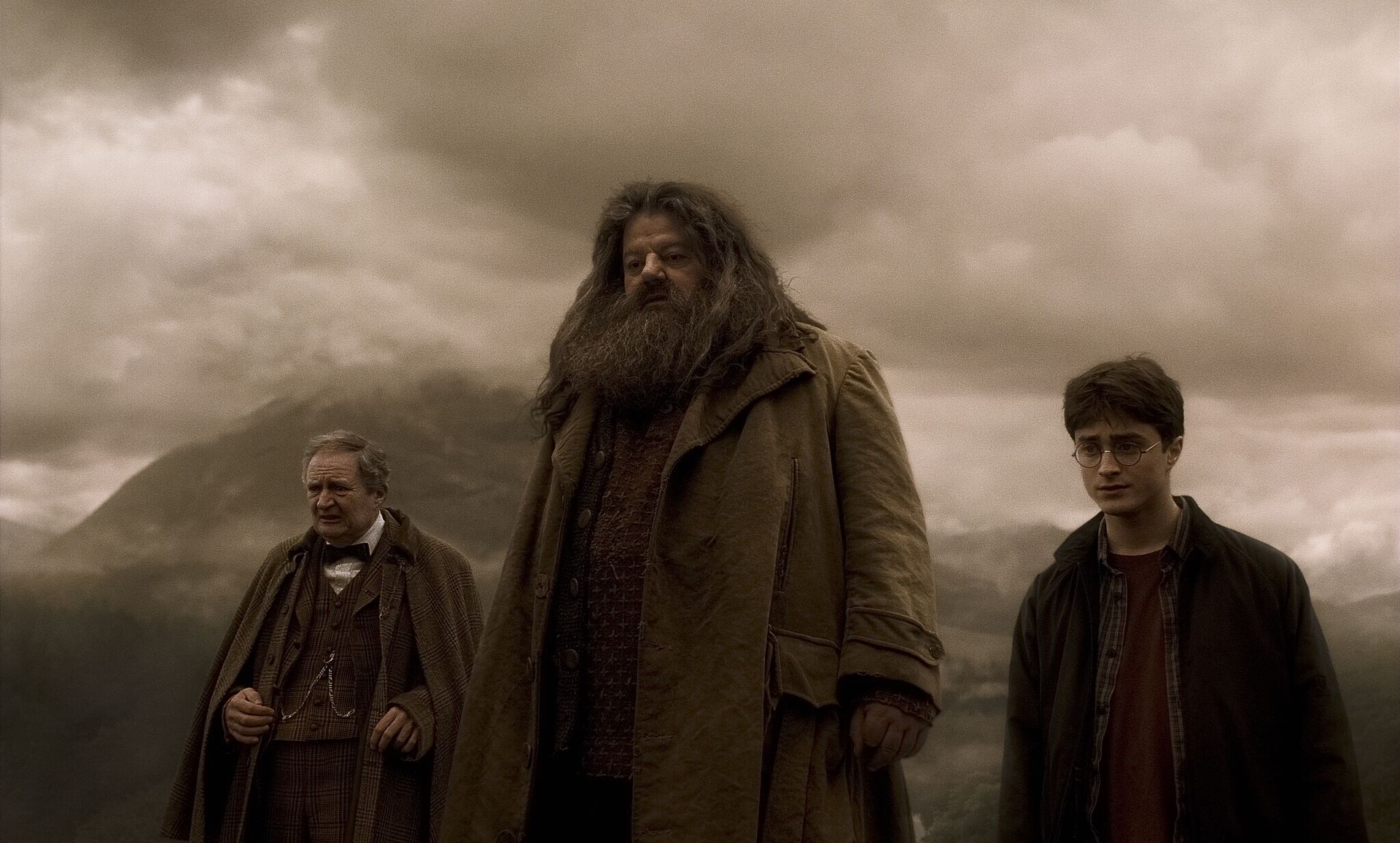 <p>Ruhig war es in den letzten Jahren hingegen um Robbie Coltrane (Mitte), der in der "Harry Potter"-Reihe den gutmütigen Halbriesen Hagrid spielte. Das hatte seine Gründe ...</p>