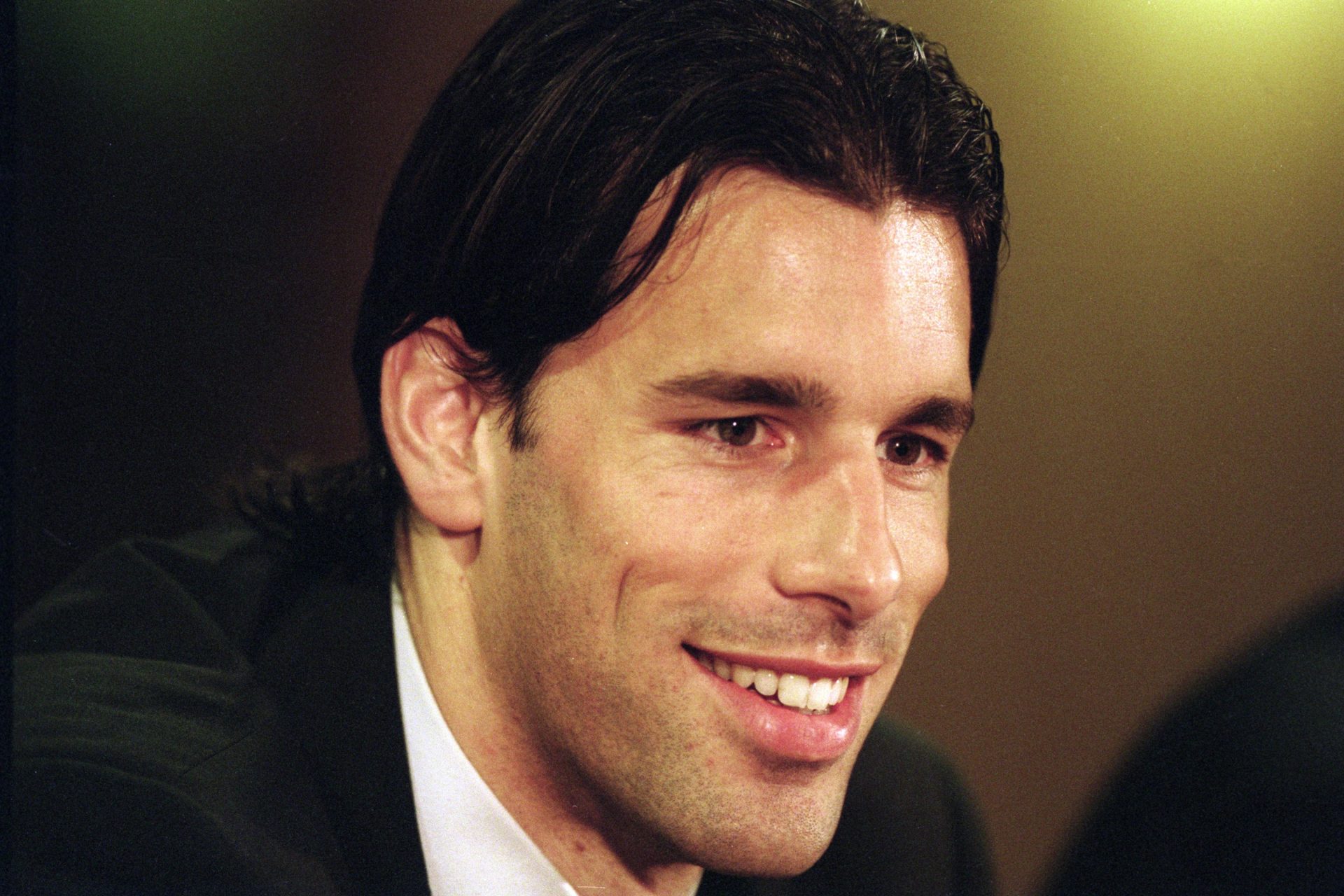 <p>Nel 1999 Van Nistelrooy viene scelto come calciatore olandese dell'anno dopo la sua straordinaria stagione da esordiente con il PSV Eindhoven.</p>