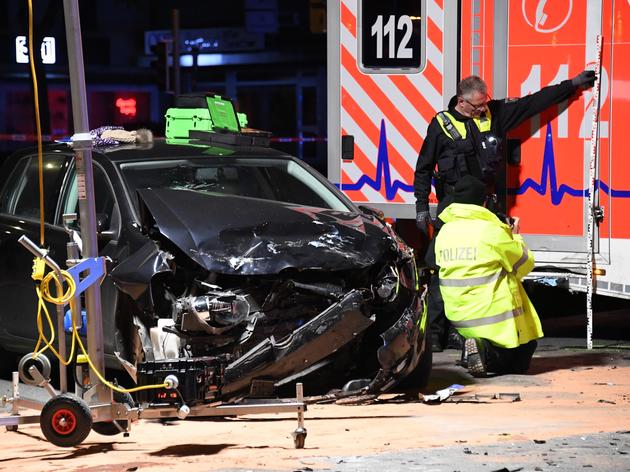 Schwerer Unfall Mit Krankenwagen In Bielefeld