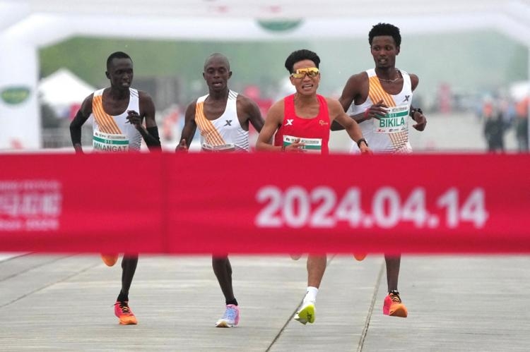 après la polémique autour de la triche, quatre coureurs du semi-marathon de pékin disqualifiés