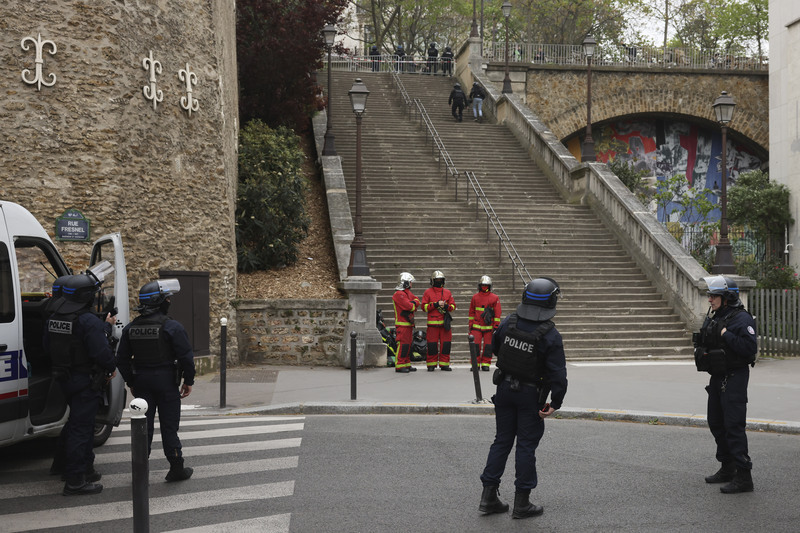 muž, hrozící na íránském konzulátu v paříži, dostal 10 měsíců podmíněně