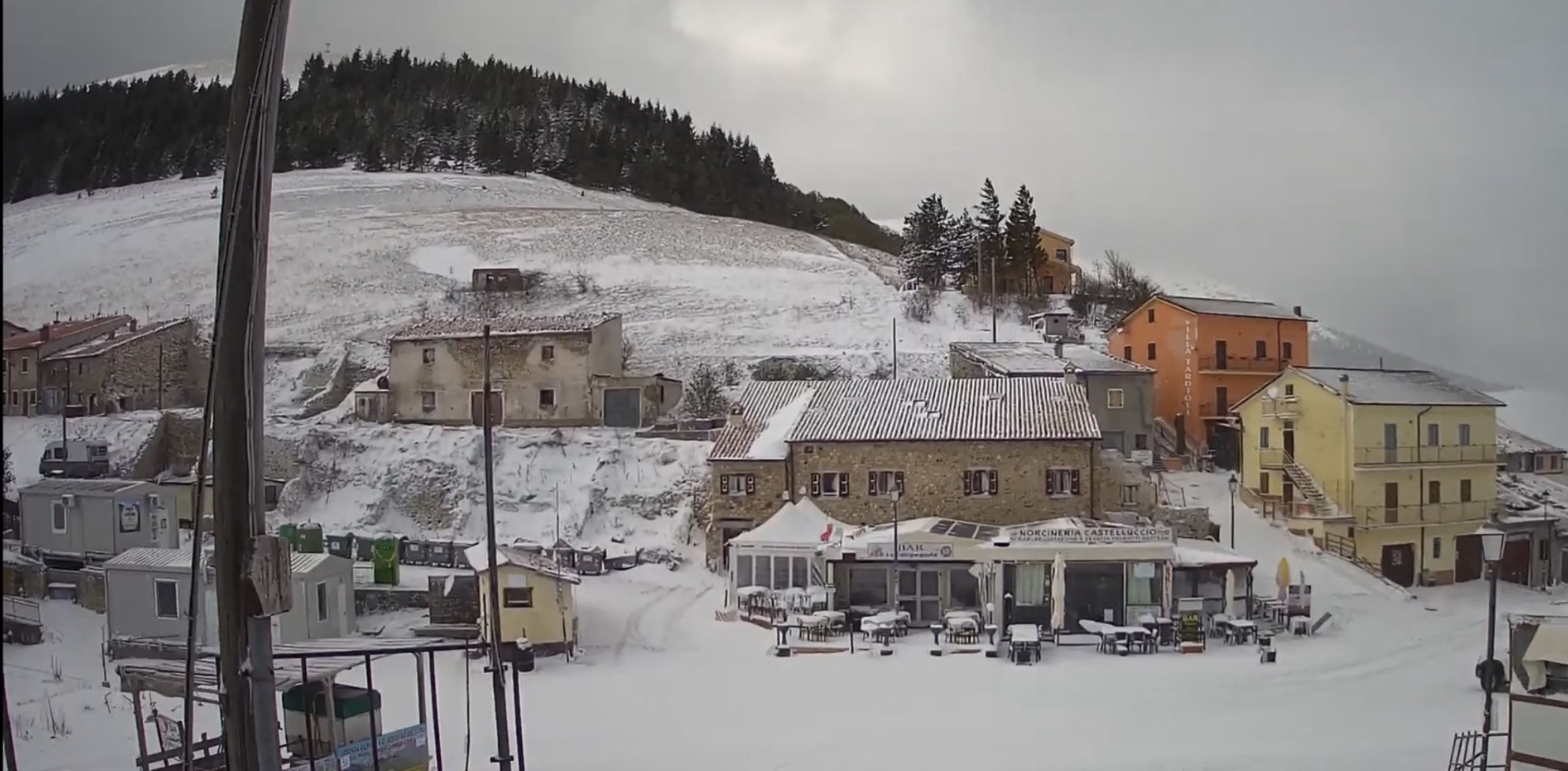 Neve Sui Monti Sibillini, Imbiancato Castelluccio Di Norcia