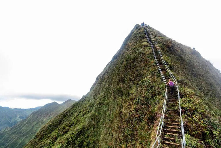 Hawaii to remove off-limits Haiku Stairs tourist attraction