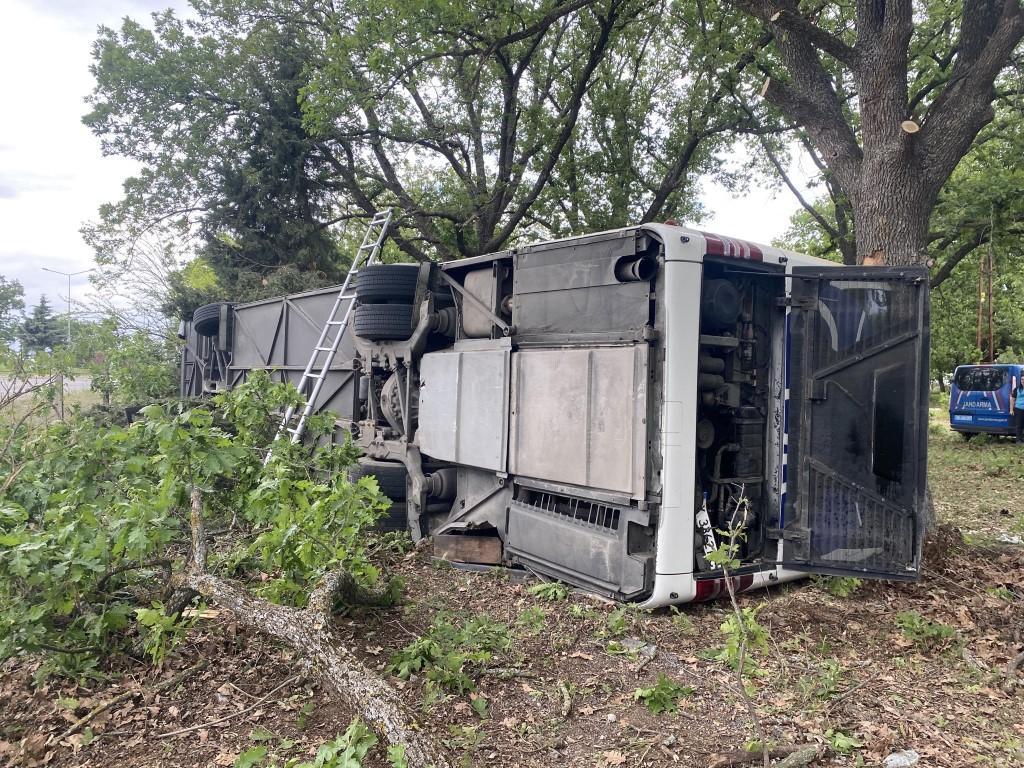 kırklareli'nde yolcu otobüsü devrildi... 11 kişi yaralandı