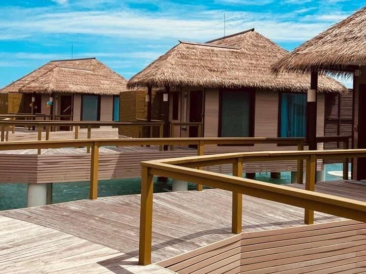 <p><a href="https://www.businessinsider.com/overwater-bungalows-became-status-symbol-luxury-travel-2024-4">Overwater bungalows</a> — villas standing on poles over open ocean water — are prevalent at all-inclusive resorts in destinations like the Maldives, Fiji, and Bali.</p><p>But I've also come across the luxurious accommodations at select adults-only Sandals Resorts throughout the Caribbean.</p><p>I think having a private villa on the water is the perfect way to unwind and relax.</p>