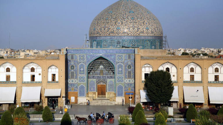 Isfahan - strategic Iranian city where explosions heard