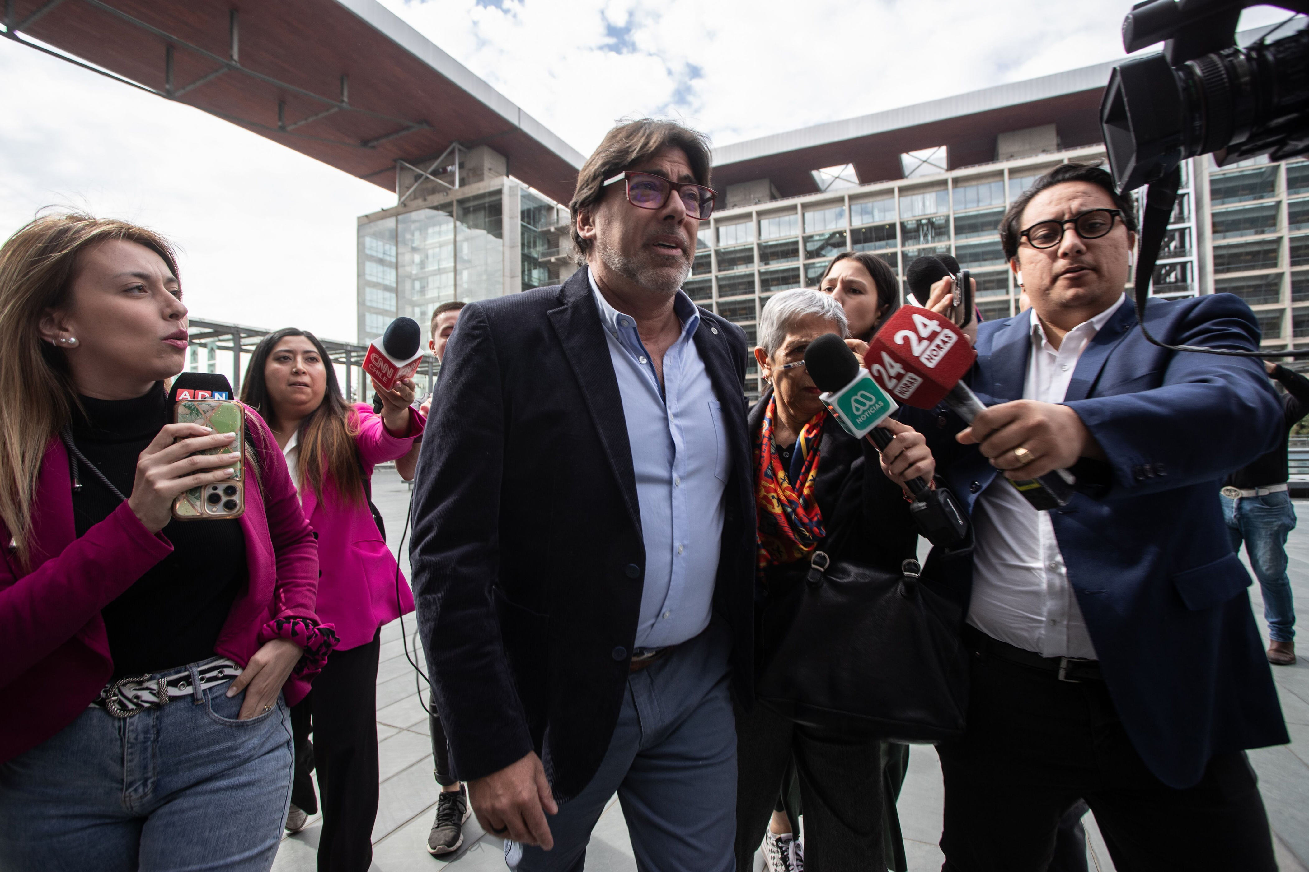 alcalde daniel jadue llega al centro de justicia con motivo de la solicitud de audiencia de cautela de garantía