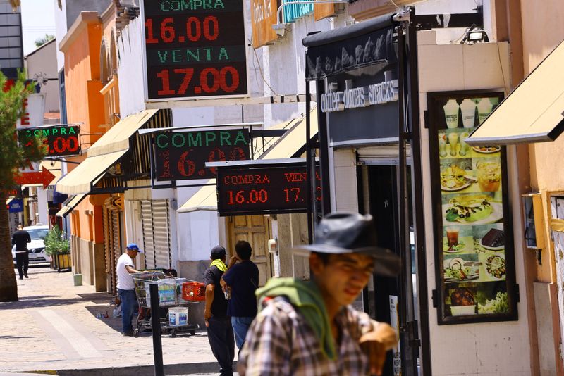 peso mexicano encabeza pérdidas entre monedas globales por temores escalada medio oriente