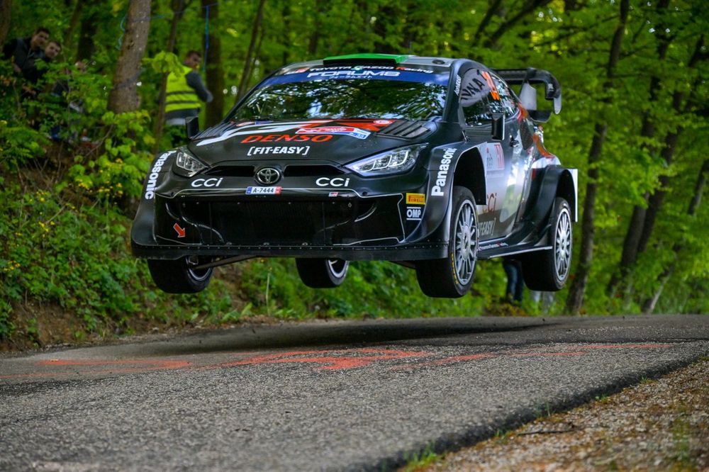 wrc croatia: neuville, evans tied for the lead after eight stages