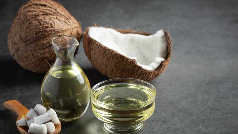 how to, here’s how to use coconut oil to combat dry skin