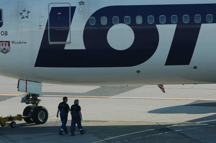 pechowy lot do grecji. samolot polskich linii lotniczych musiał zawrócić