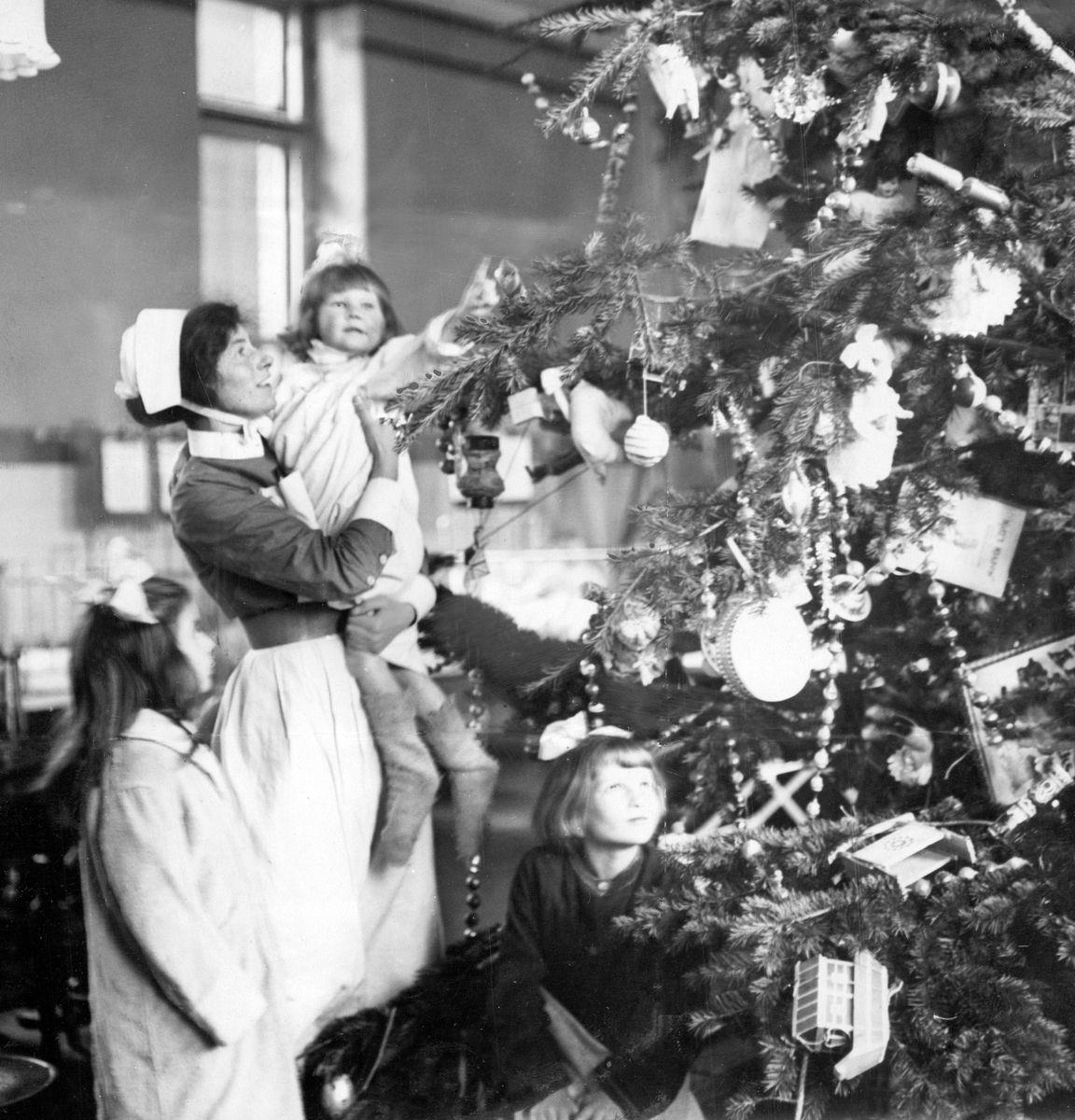 <p>With the war and the Spanish flu over, <a href="https://holidappy.com/holidays/Christmas-100-Years-Ago">Christmas in the 1920s</a> was a fun family affair. Households had more disposable income than in previous decades and could afford to indulge in the many gifts and gadgets available.</p>