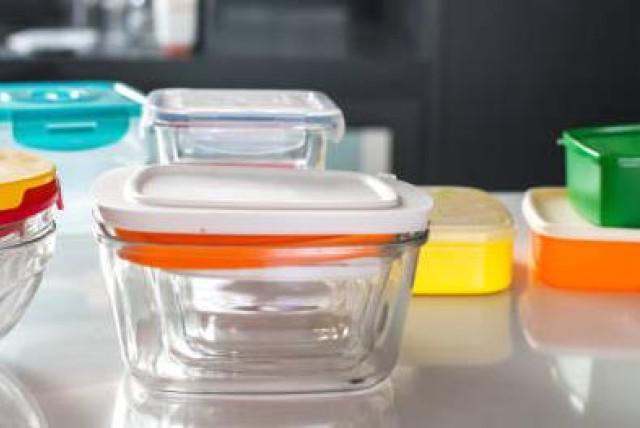 los 5 alimentos que no se guardan en un recipiente plástico porque perjudican la salud