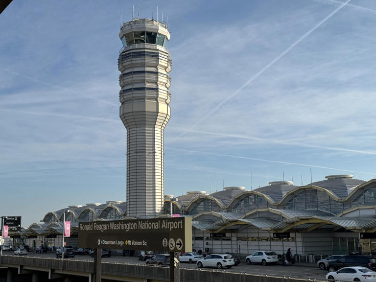 FAA investigating near miss at Reagan National Airport 