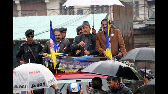 DPAP’s chairperson Ghulam Nabi Azad and party’s Anantnag candidate Saleem Paray during a rally ahead of filing the latter’s nomination papers.