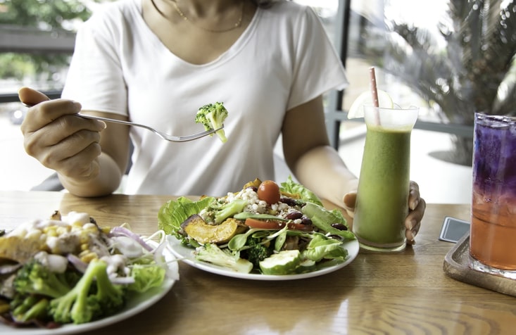 dieta baja en grasas contra una dieta baja en carbohidratos, ¿cuáles son sus diferencias?