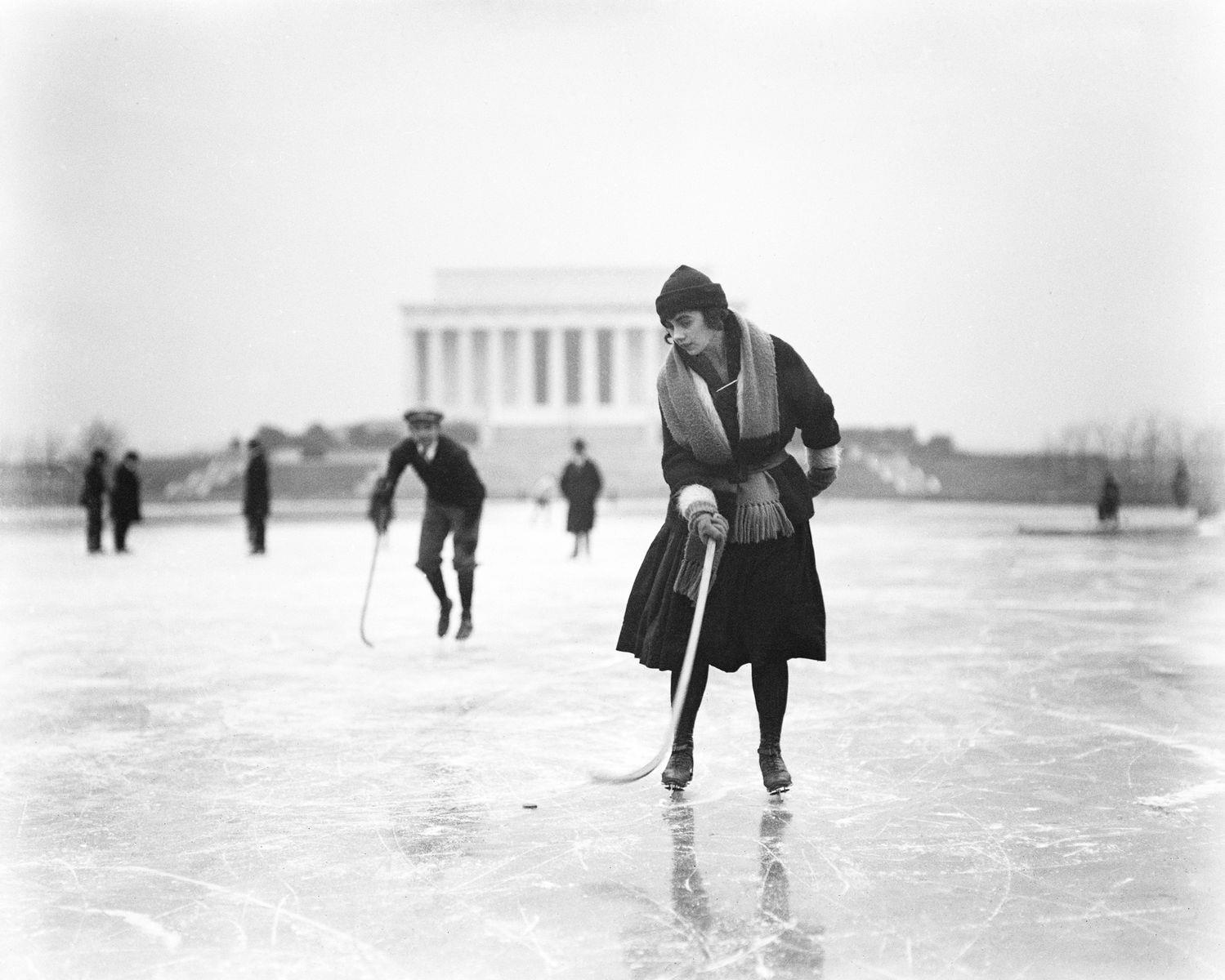 <p>The <a href="https://www.nps.gov/linc/learn/historyculture/lincoln-memorial-important-individuals.htm">Lincoln Memorial</a> in Washington, DC, was built between 1914 and 1922. A dedication ceremony to the 16th president of the United States took place on May 30, 1922.</p>
