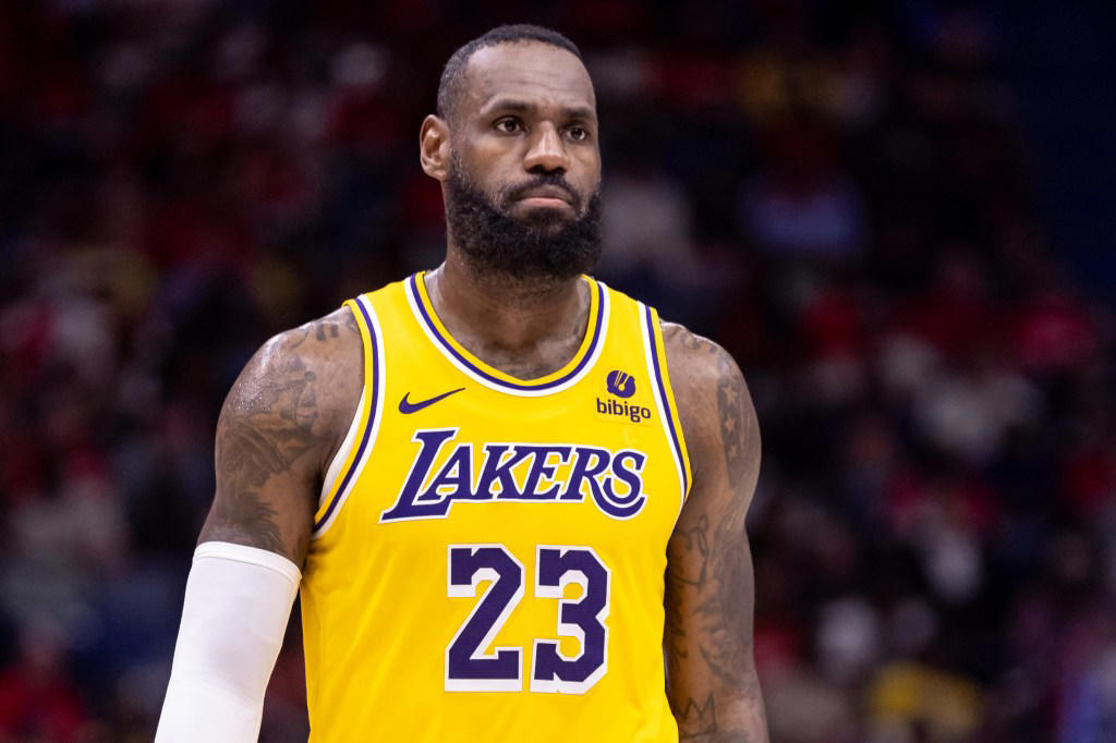 los angeles lakers star lebron james reportedly expected to opt out of contract