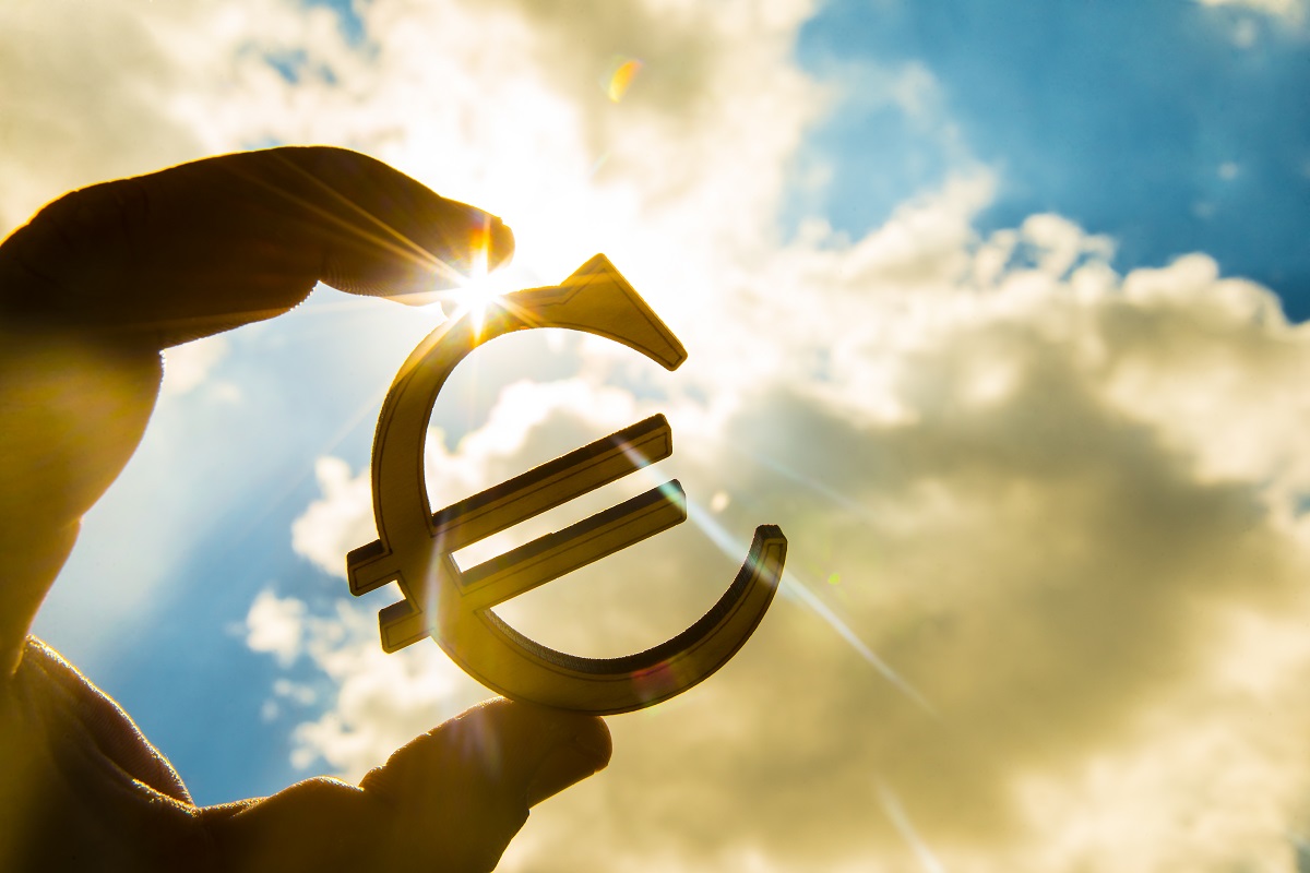 euro sube hasta mil 670 dólares tras confirmarse que eurozona entró en recesión