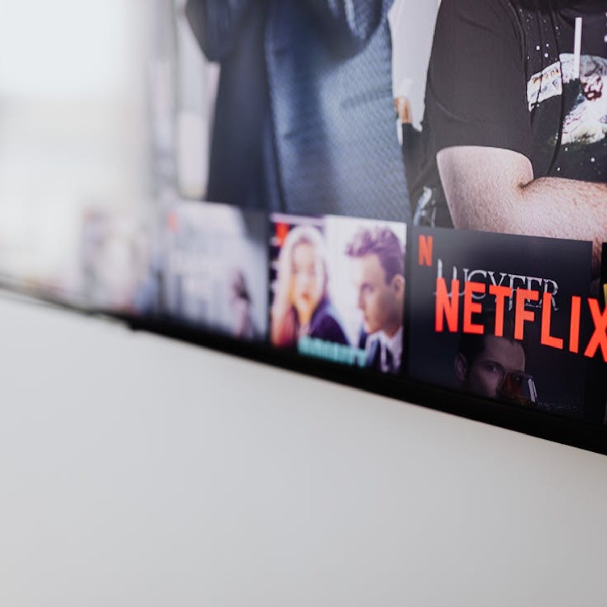 cinco smart tv con roku de oferta en bodega aurrera desde 2,000 para ver netflix, youtube y más