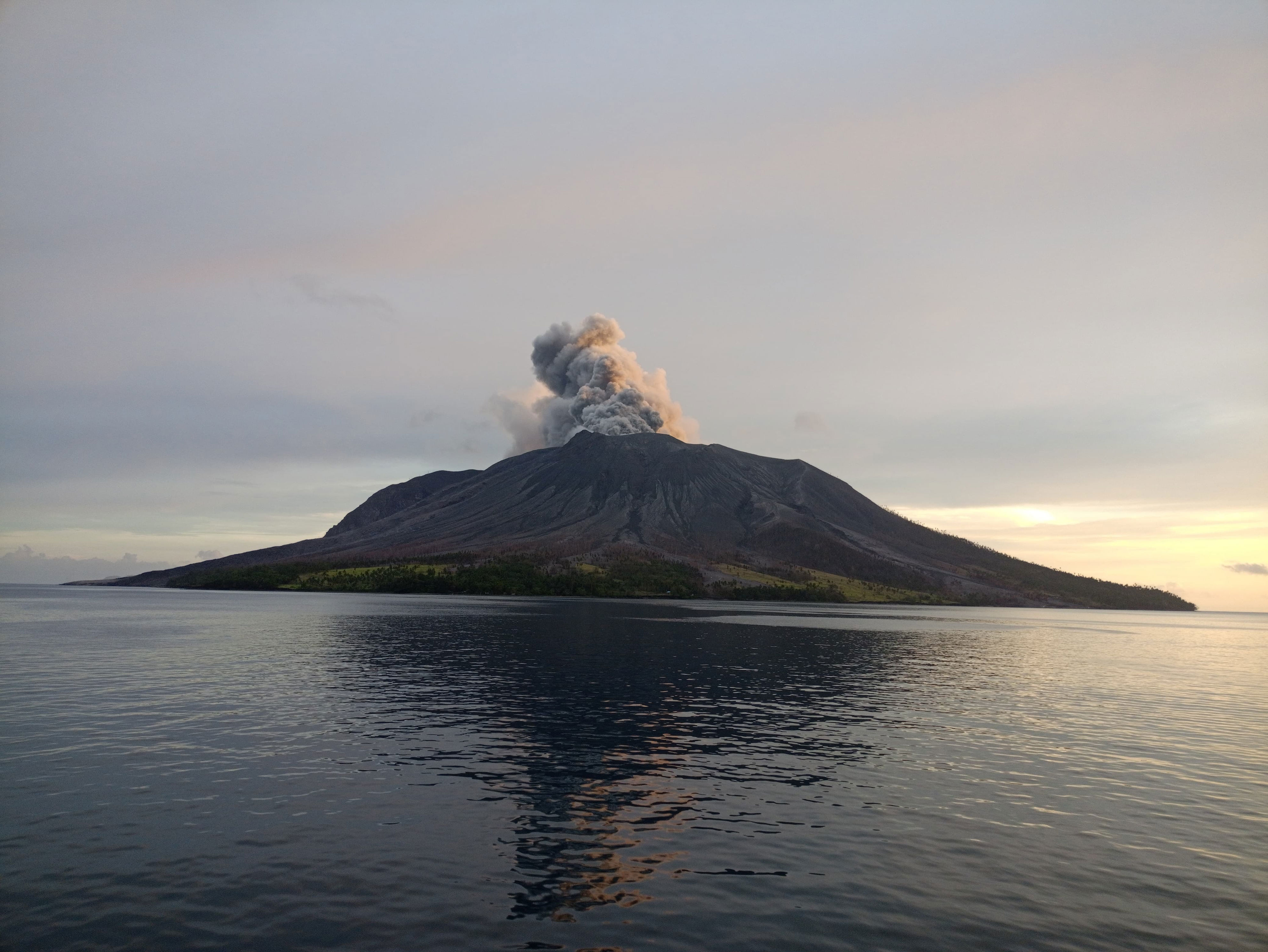 Indonesia's erupting volcano forces thousands to evacuate: All the ...