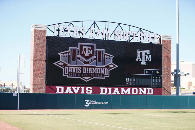 The No. 12 Texas A&M Aggie softball team takes game one in series with ...