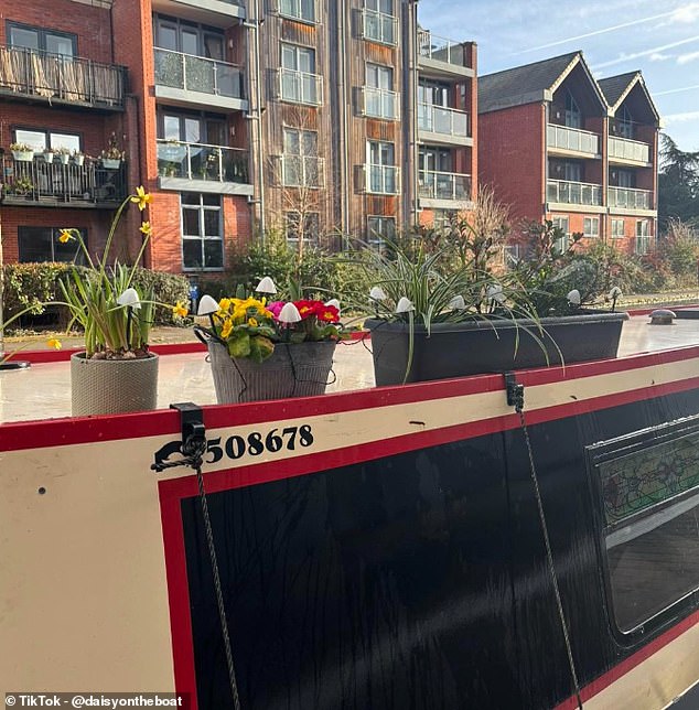i bought a narrowboat for £42k... i'll never live in a house again