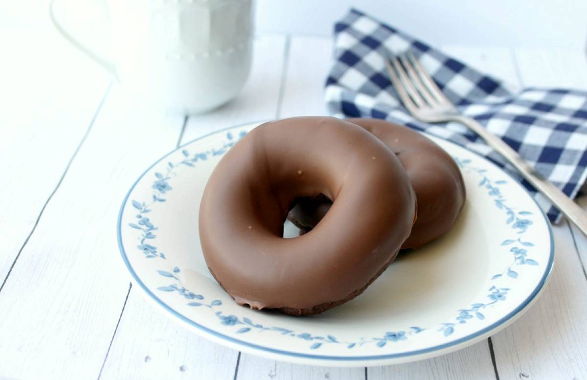 <p>Enjoy a decadent breakfast with these chocolate donuts, perfect for those craving a rich and moist treat. Topped with a smooth chocolate glaze, they’re an excellent option for anyone following a low-carb diet. With a simple recipe that’s easy to follow, you can satisfy your sweet tooth without any hassle. These donuts are great for starting your day on a satisfying note or for indulging in a sweet snack throughout the day.<br><strong>Get the Recipe: </strong><a href="https://trinakrug.com/keto-chocolate-donut/?utm_source=msn&utm_medium=page&utm_campaign=msn">Chocolate Donuts</a></p>