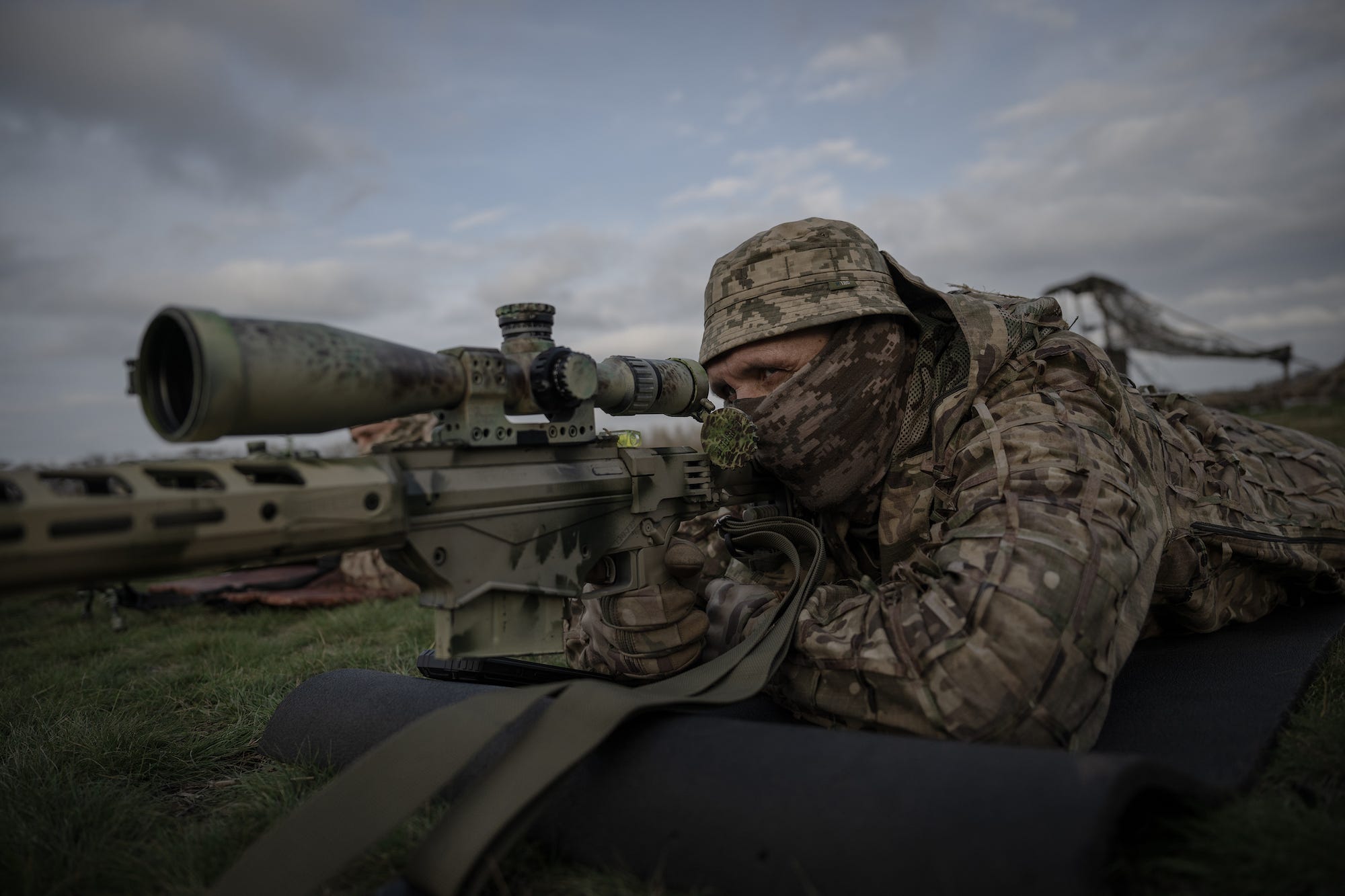 American sniper in Ukraine says his unit prefers Soviet-era rifles ...