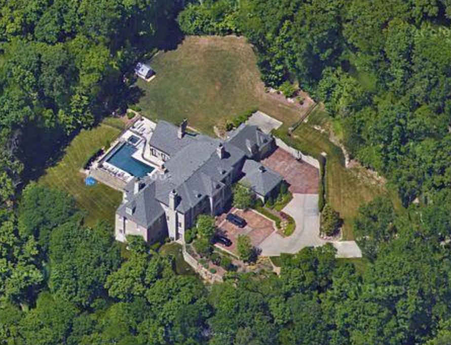 <p>Brandt Snedeker lives in this 11,000 square foot estate in Franklin, Tennessee. According to county records, he purchased in back in 2013 for $3.3 million. If you think this is impressive, you should <a href="https://www.youtube.com/watch?v=ZCybsjP8Hv8" rel="noopener">see the interior</a>.</p>