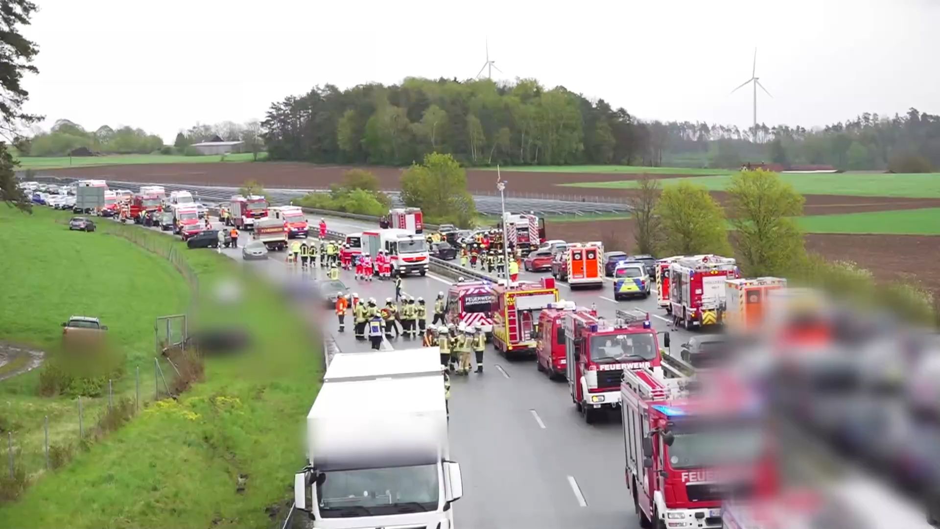 A70 Im Kreis Kulmbach: Massenkarambolage Nach Eisregen Mit Etwa 20 ...