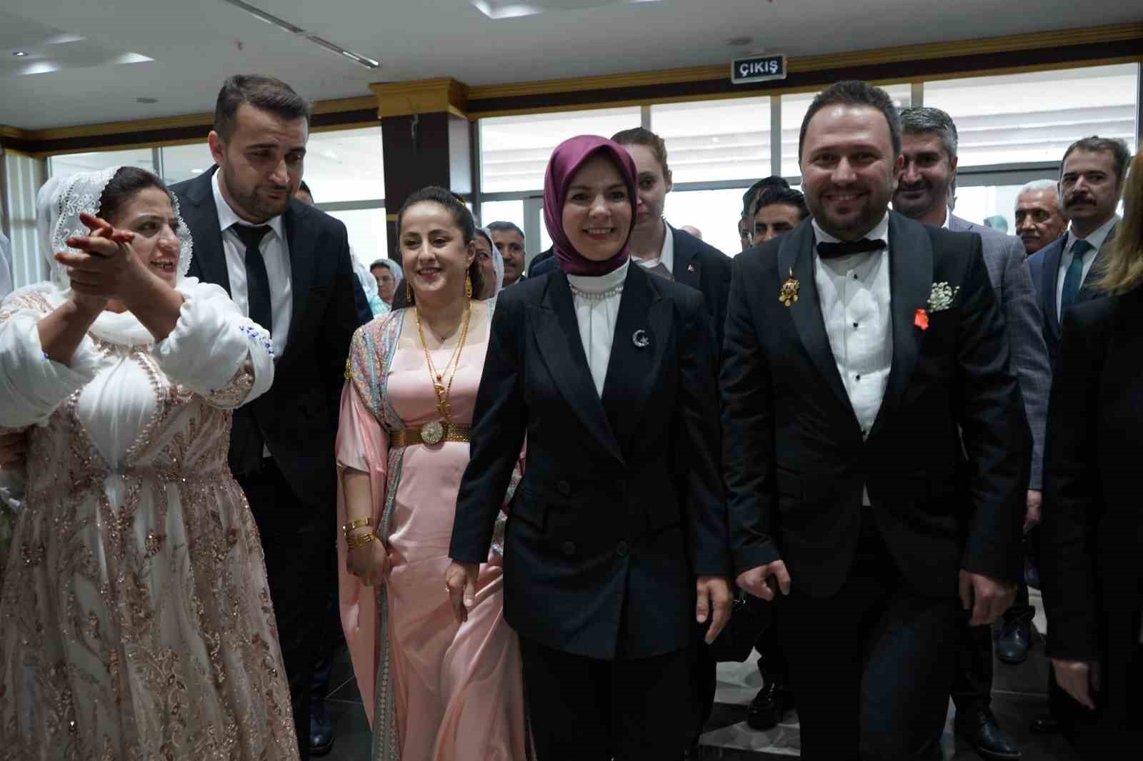 aile ve sosyal hizmetler bakanı göktaş, şırnak’ta sidar çiftinin nikah şahitliğini yaptı
