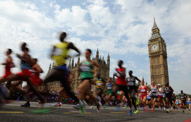 Map shows London Marathon route map and road closures for 2024