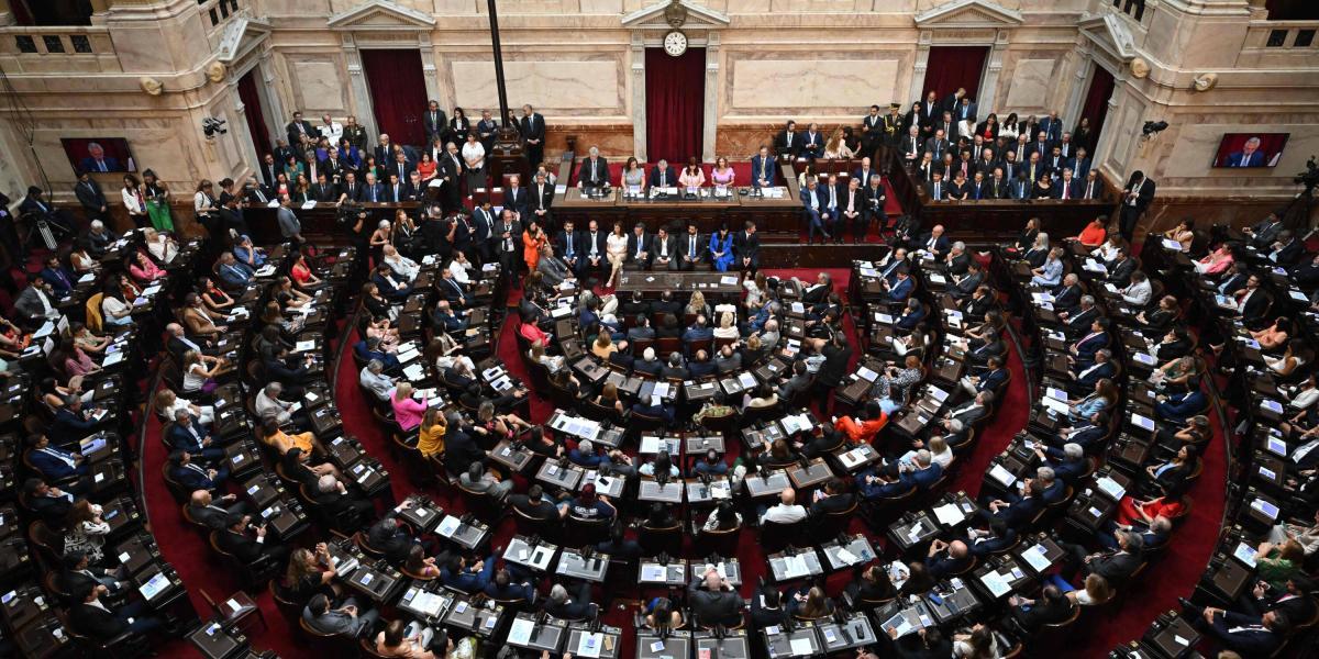 senadores en argentina se aumentan el sueldo en un 170% y generan debate nacional