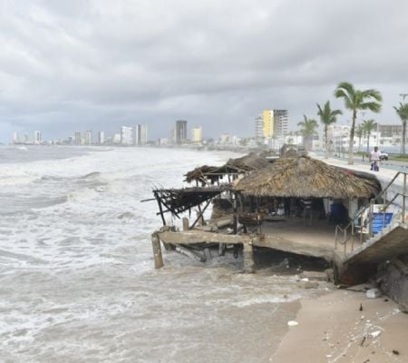 mazatlán alerta por oleaje de hasta 3 metros por mar de fondo