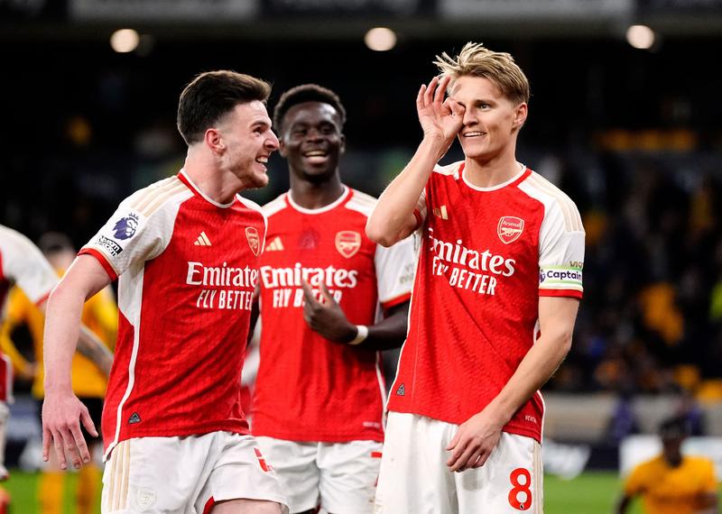 arsenal return to top of premier league with win at wolves