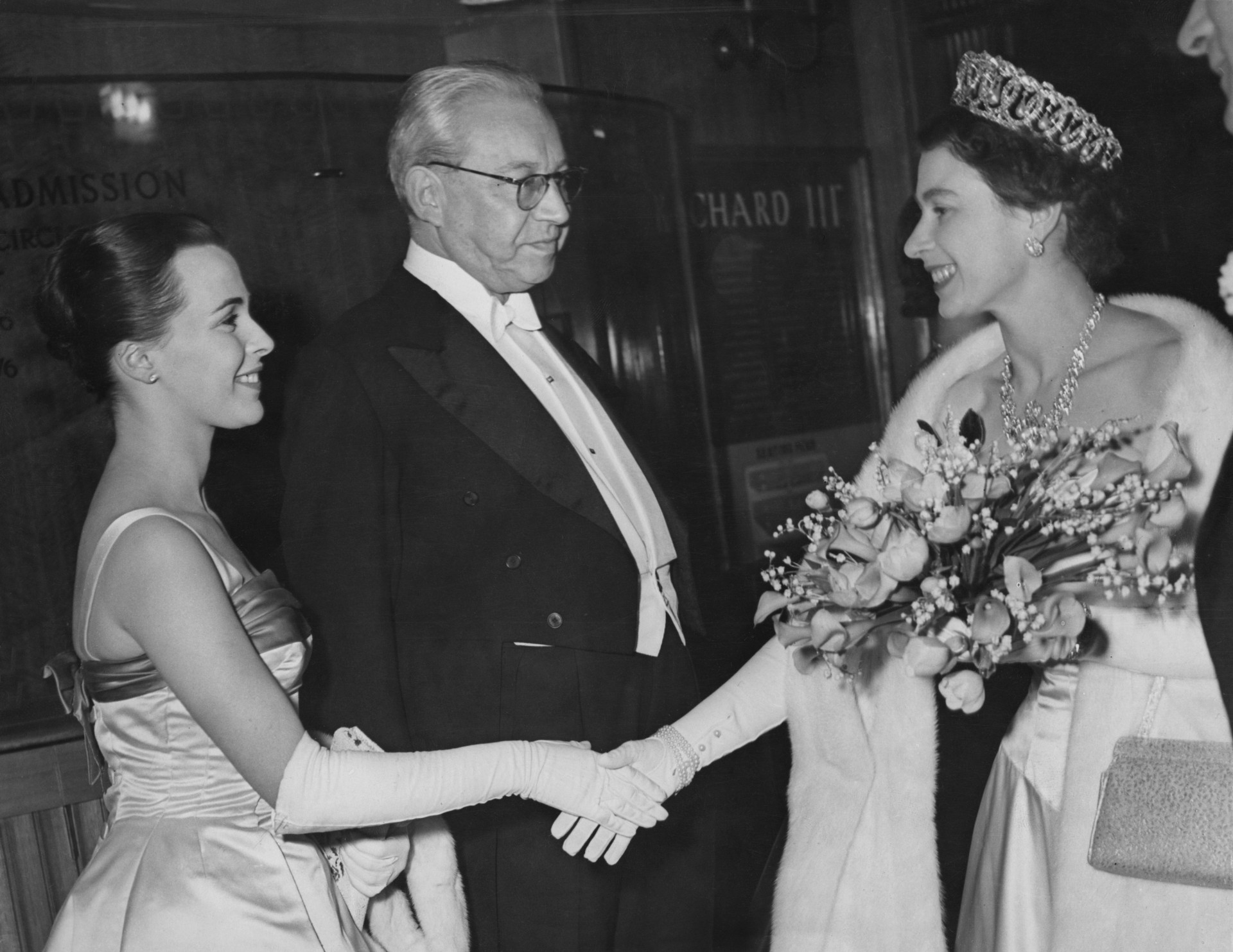 Queen Elizabeth meets actress Claire Bloom and producer Sir Alexander Korda.<p>You may also like:<a href="https://www.starsinsider.com/n/484349?utm_source=msn.com&utm_medium=display&utm_campaign=referral_description&utm_content=203154v10en-au"> Who died in Buckingham Palace?</a></p>
