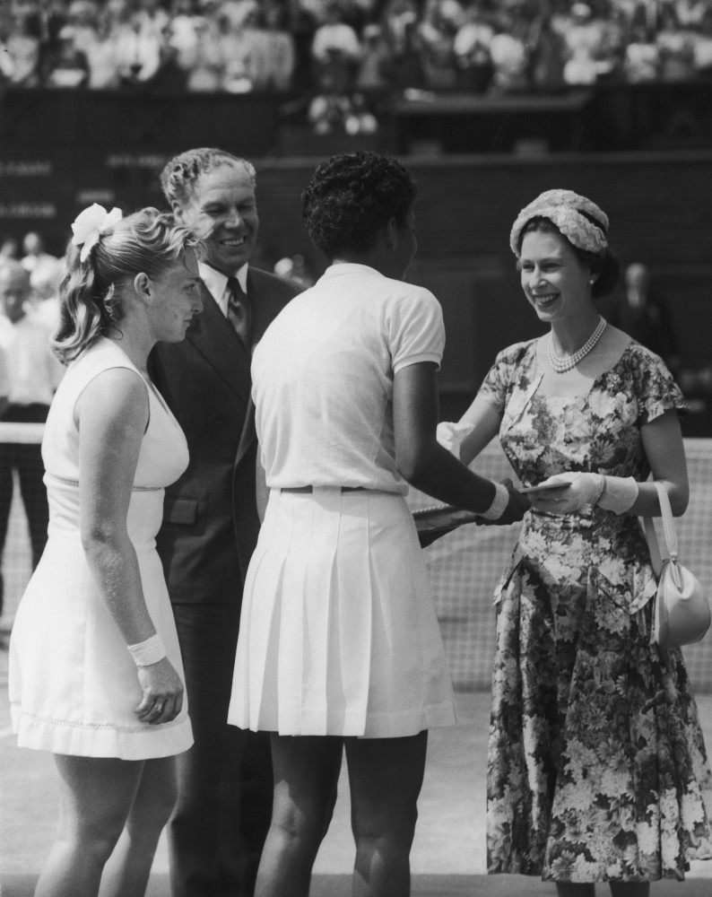 Queen Elizabeth presents the trophy to American tennis player Althea Gibson—the first black athlete to cross the color line of international tennis—at the Women's Singles final at Wimbledon.<p><a href="https://www.msn.com/en-au/community/channel/vid-7xx8mnucu55yw63we9va2gwr7uihbxwc68fxqp25x6tg4ftibpra?cvid=94631541bc0f4f89bfd59158d696ad7e">Follow us and access great exclusive content every day</a></p>