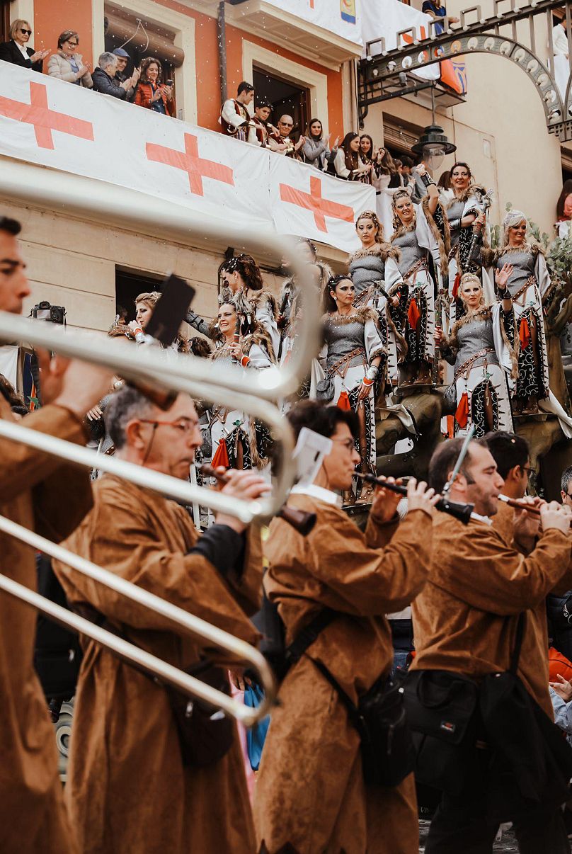 évszázadok óta karnevállal ünneplik a spanyolok a mórok legyőzését
