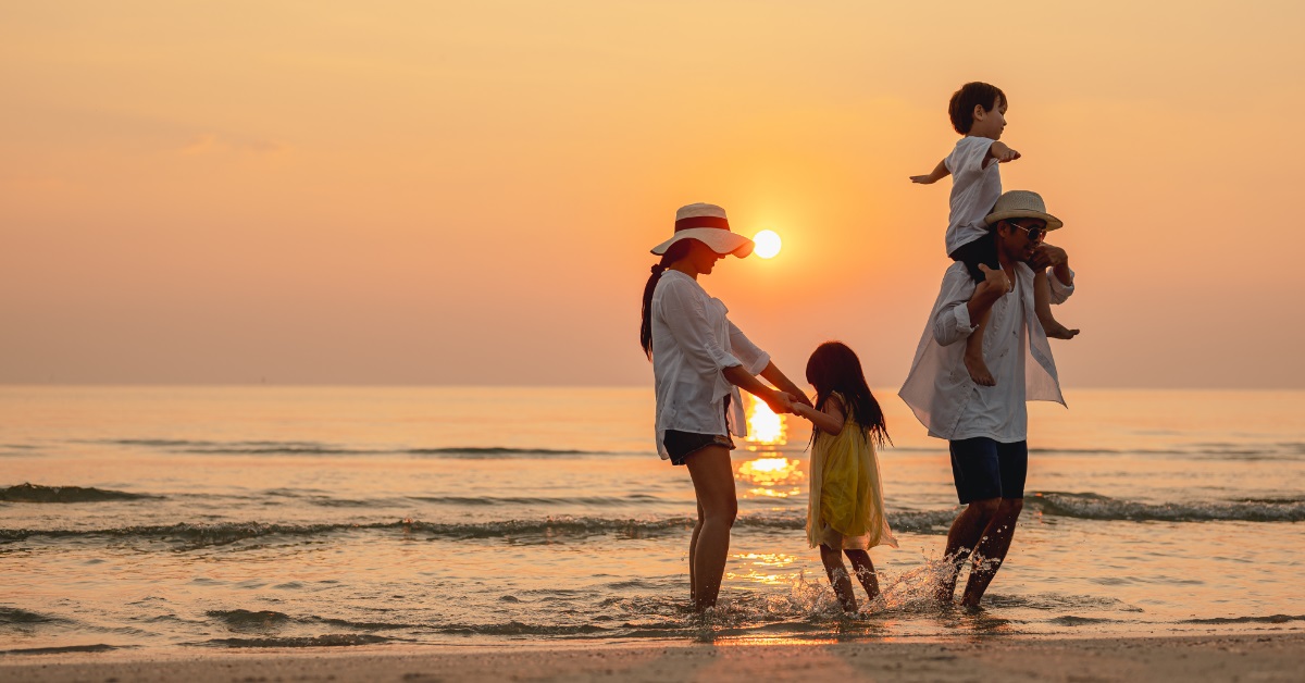 <p> South Carolina may have much to offer for your next vacation or if you’re deciding where to move while <a href="https://financebuzz.com/retire-early-quiz?utm_source=msn&utm_medium=feed&synd_slide=1&synd_postid=17887&synd_backlink_title=planning+for+retirement&synd_backlink_position=1&synd_slug=retire-early-quiz">planning for retirement</a>. </p> <p> The state has everything from mountains in the west to water on the coast for visitors and residents. </p> <p> But where should you go if you want a good beach day and stroll along the water? Check out these coastal towns in South Carolina and see if one is right for you. </p> <p>  <a href="https://financebuzz.com/top-travel-credit-cards?utm_source=msn&utm_medium=feed&synd_slide=1&synd_postid=17887&synd_backlink_title=Earn+Points+and+Miles%3A+Find+the+best+travel+credit+card+for+nearly+free+travel&synd_backlink_position=2&synd_slug=top-travel-credit-cards"><b>Earn Points and Miles:</b> Find the best travel credit card for nearly free travel</a>  </p>