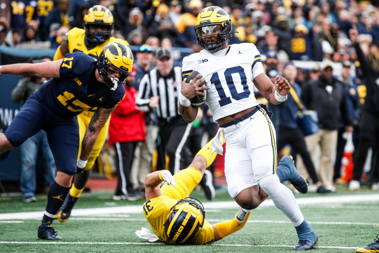 Blue Team quarterback Alex Orji (10) runs for a touchdown against Maize Team during the first half of the spring game at Michigan Stadium in Ann Arbor on Saturday, April 20, 2024.