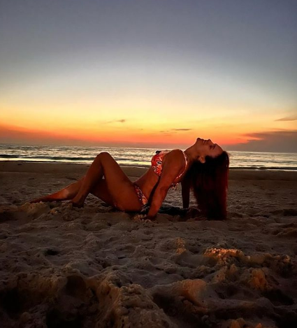 érika villalobos destapa su lado más sensual y conquista las playas de florida con bikini tropical